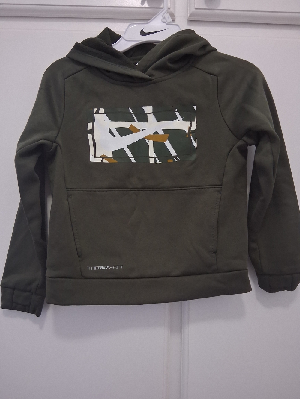 Nike Kids Olive Green Therma-FIT Pullover Hoodie with Graphic